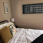 Cozy House Near Lake Erie, 10 Minutes To Downtown.